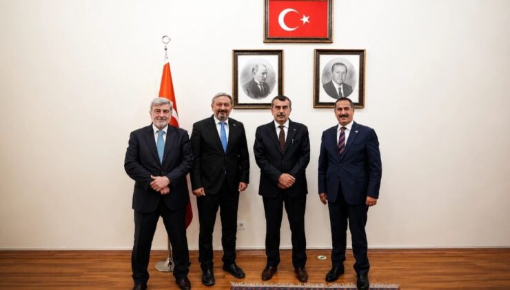 AK Parti Kocaeli Milletvekilleri Bakan Tekin’le bir araya geldi