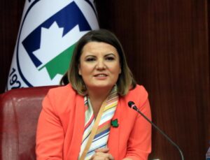 Başkan Hürriyet: “AKP’ye geçeceğime paşa paşa yatarım”