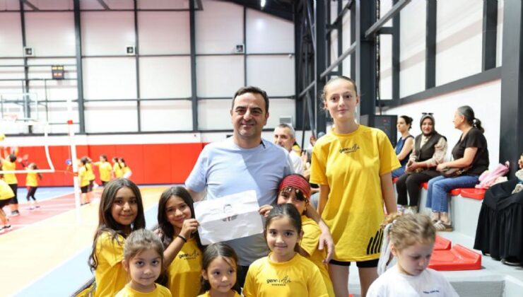 Başkan Özlü’ye Minik Sporculardan Duygulandıran Hediye