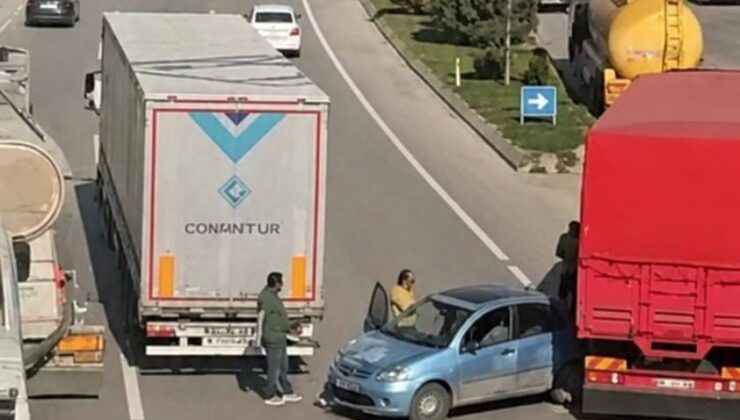 D-100’de korku dolu anlar! Otomobil tırın altına girdi