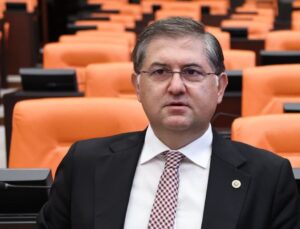 Harun Özgür Yıldızlı’dan İzmit Belediyesi operasyonuna tepki: “Gözaltı kabul edilemez”