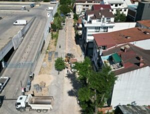 İzmit Belediyesi Mehmet Ali Paşa Mahallesi’nde Yol ve Kaldırımları Yeniliyor