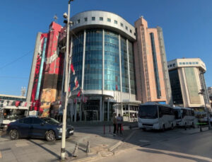 İzmit Belediyesi soruşturmasında kim tahliye edildi?