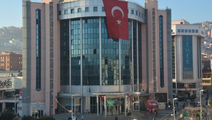 İzmit Belediyesi’ne Şafak operasyonu: Başkan Hürriyet gözaltında!