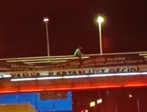 İzmit’te Üst Geçitte İntihar Girişimi!