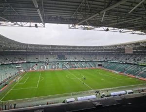 KOCAELİSPOR’DA GELİR DEVRİMİ: KOMBİNEDE İNDİRİM YOK, STADA 360 DERECE LED REKLAM GELİYOR!