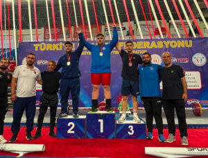 Kağıtspor başarılarına yenilerini ekledi