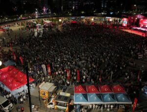 Kocaeli’de Milli İrade Nöbeti: Binlerce Kişi Meydanları Doldurdu
