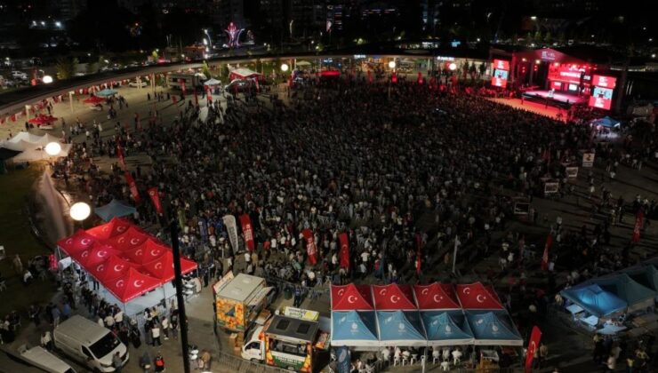 Kocaeli’de Milli İrade Nöbeti: Binlerce Kişi Meydanları Doldurdu