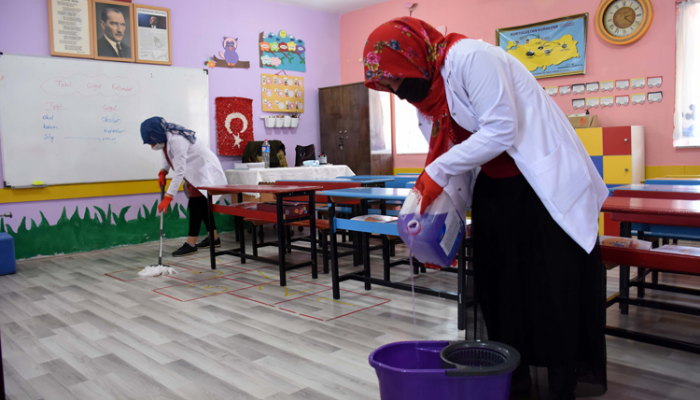 MEB’DE YENİ DÖNEM RESMEN BAŞLIYOR: OKULLARDA KADROLU TEMİZLİK VE GÜVENLİK ALIMI YAPILMAYACAK!