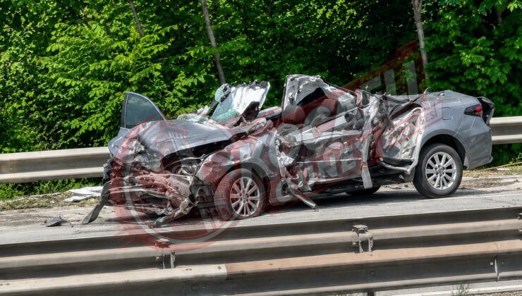 Adapazarı Gişelerinde Feci Kaza: Otomobil Hurdaya Döndü