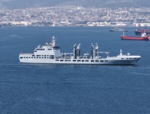 Donanmamız Başiskele’yi Selamladı
