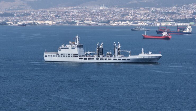Donanmamız Başiskele’yi Selamladı