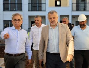 Hayri Baraçlı, Kartepe Evleri Projesi’nde son durumu yerinde inceledi