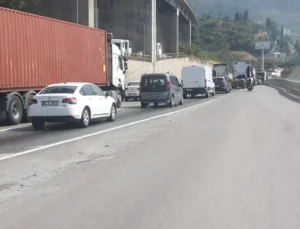 Hereke’de Motosiklet Kazası: 2 Kişi Yaralandı, Trafik Kısa Süre Aksadı