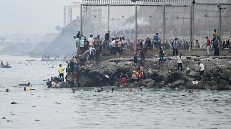 İspanya Sınırında Düzensiz Göç Alarmı: Ceuta’da Görülmemiş Hareketlilik