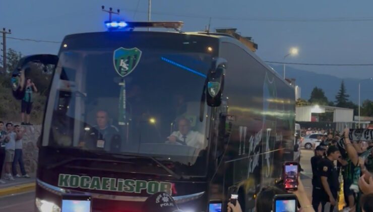 Kocaelispor’a Amedspor maçı öncesi taraftardan coşkulu karşılama