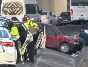 Körfez’de Yağış Kazaya Neden Oldu: Otomobil Beton Duvara Çarptı