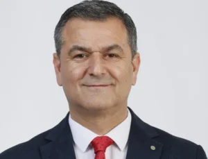 Lütfü Obuz’dan alkol ruhsatı tartışmalarına yanıt: “Bizim işimiz gücümüz İzmit”
