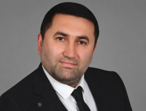 Muhtar Kavgayı Ayırmak İsterken Feci Şekilde Darp Edildi