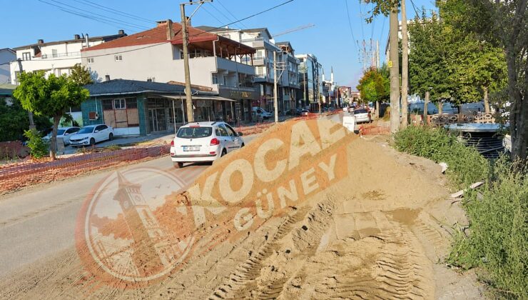 Sabancı Caddesi’nde Sorun Bitmiyor: Kumlar Yolu ve Kaldırımları Kapladı