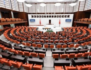 TBMM’de Tatil Planı Değişti: Yoğun Gündem Nedeniyle Mesai Takvimi Uzatıldı