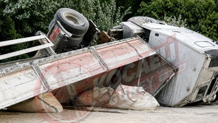 TEM’de TIR Karşı Şeride Savruldu! İstanbul Yönü Trafiğe Kapandı