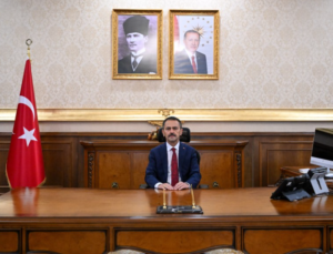 Vali Aktaş’tan 30 Ağustos Mesajı: “Bağımsızlığımızın Simgesidir”