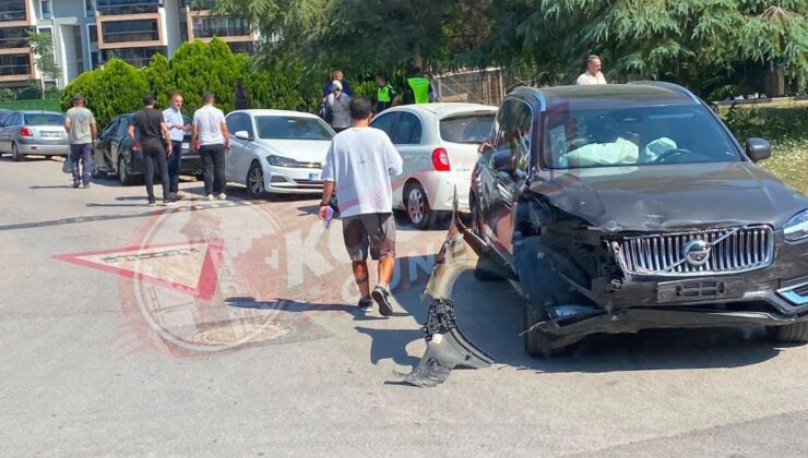 Yahya Kaptan’da Trafik Kazası: İki Araç Çarpıştı