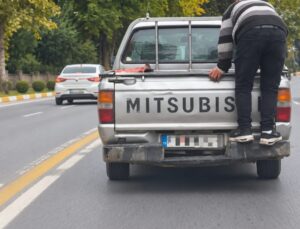 Arabanın Kasasında Tehlikeli Yolculuk!