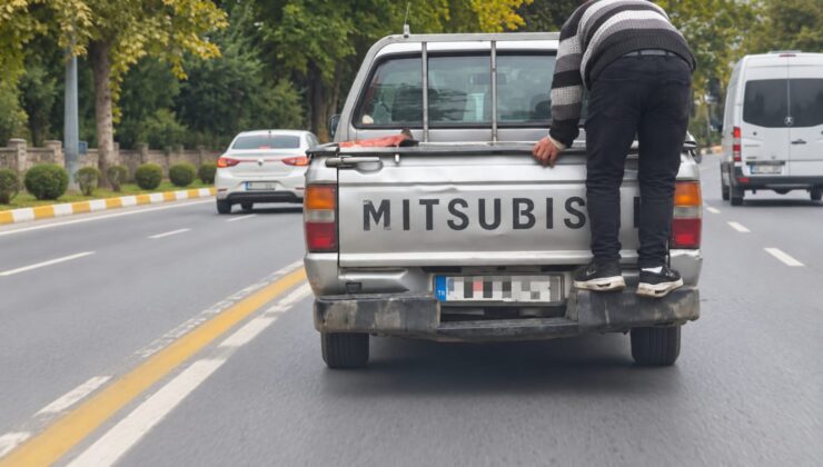 Arabanın Kasasında Tehlikeli Yolculuk!