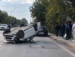Başiskele’de korkutan kaza: Otomobil ters döndü