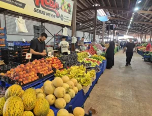 Başiskele’de pazar yerleri sıkı denetimde