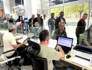 Büyükşehir’in tohum desteğine üreticiden yoğun ilgi