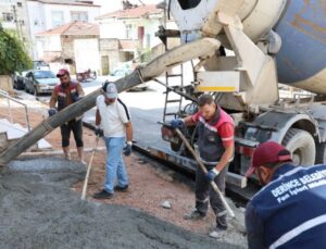 Derince’nin iki mahallesinde üstyapı çalışması
