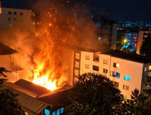 Gebze’de korkutan yangın: Gecekondu küle döndü