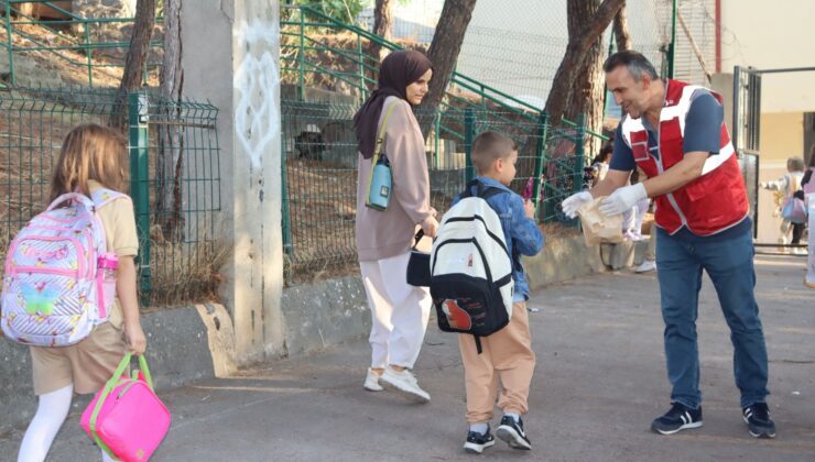 İzmit Belediyesi’nin Beslenme Saati Projesi öğrencilerin yüzünü güldürüyor