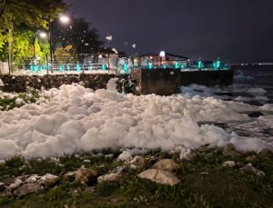 İzmit Sekapark’ta Gizemli Köpük Tabakası
