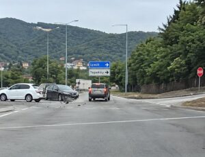 İzmit Tepeköy’de Trafik Kazası: Araçlar Çarpıştı