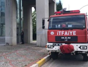 İzmit’te asansör arızası: Üç kişi mahsur kaldı