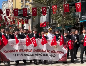 Kocaeli’de Gaziler Günü için anlamlı yürüyüş