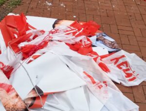 Körfez’de Kongre Öncesi Afiş Gerilimi: Eren Kır’ın Afişleri Sökülüp Yere Atıldı