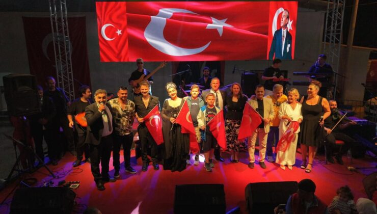 Lalapaşa’da 90’ların yıldızları sahne aldı
