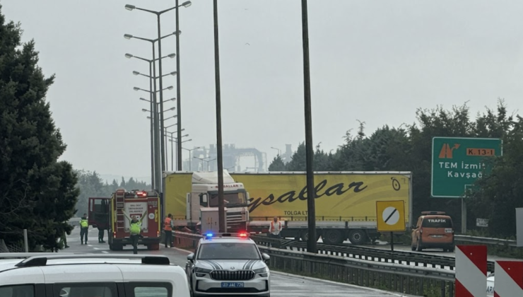 Makaslayan TIR TEM Otoyolu’nu Kapattı