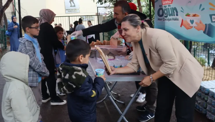 Öğrencilerin beslenmesine İzmit Belediyesi desteği sürüyor