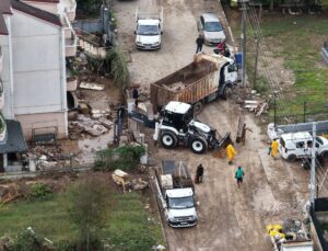 Başiskele’de Afetin İzleri Siliniyor: 337 Personel Görev Başında