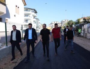 Başiskele’de Asfalt Mesaisi! Özlü ve Başyiğit Yeşilyurt’ta Sahaya İndi