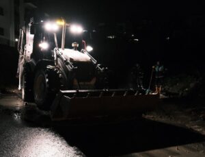 Başiskele’de Yağış Mesaisi: Belediye Ekipleri Gece Boyunca Sahadaydı