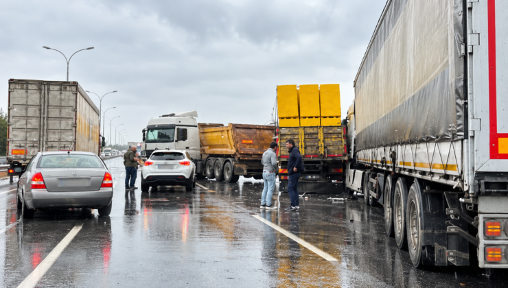 Çayırova Otobanı’nda Tır Kazası: Trafik Kilitlendi!
