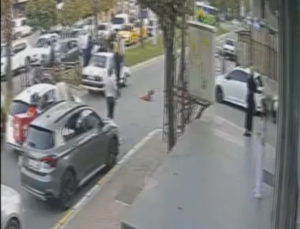 Çayırova’da Otomobilin Çarptığı Çocuk Yaralandı: Kaza anı Kamerada